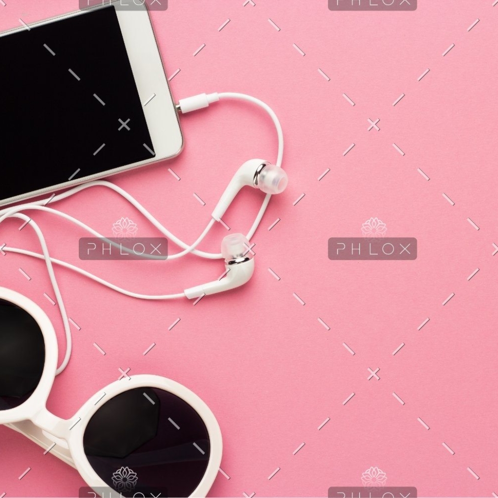 demo-attachment-780-studio-shot-of-white-accessories-on-pink-back-7E4JTGC@2x